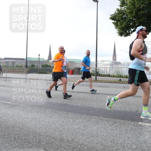 29.06.2025 - hella hamburg halbmarathon Lena Gebhardt http://msf.ph/oto/8408128 29.06.2025 10:04:07 Lombardsbrücke 841423, 1032, 1355, 1367, 2277, 2979, 3488, 4095, 4488, 4587, 5058, 5354, 5363, 5365, 5396, 5613, 5976, 6142, 6706, 6709, 7006, 7017, 7306, 7485, 8177, 8217, 8421, 8422, 8423, 8469, 8484, 8727, 9280, 9526, 9899, 10389, 10756, 11402, 11511, 11582, 11614, 12004, 12005, 12336, 12653, 12998, 13173, 13583, 14340, 14436, 14917, 15520, 15525, 15678, 15859, 16099, 16113, 16621, 17071, 17098, 17437 meine-sportfotos.de