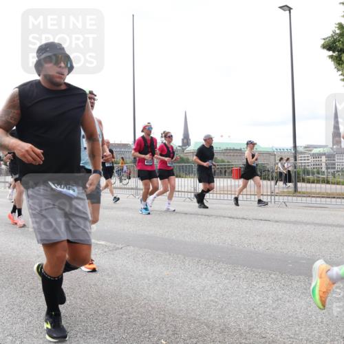 29.06.2025 - hella hamburg halbmarathon Lena Gebhardt http://msf.ph/oto/8408138 29.06.2025 10:24:45 Lombardsbrücke 18105, 481, 1064, 1352, 1395, 1740, 2108, 2132, 2249, 2280, 2477, 2944, 3053, 3099, 3113, 3132, 3421, 3786, 4008, 4010, 4111, 4162, 4221, 4444, 4464, 4719, 5126, 5138, 5829, 5830, 6261, 6478, 6524, 6526, 6570, 7528, 7975, 8167, 8297, 9063, 9573, 10907, 11400, 11651, 11816, 11817, 12070, 12210, 12303, 13111, 13113, 13380, 13573, 13638, 13711, 14143, 14898, 15124, 15942, 15975, 17185, 17535, 17954, 18194, 18198 meine-sportfotos.de