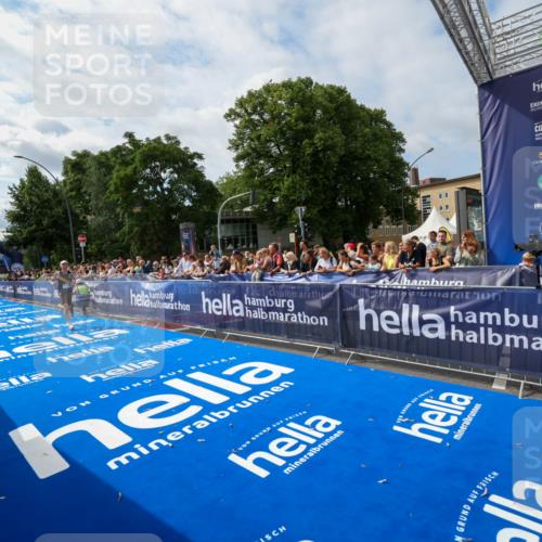 29.06.2025 - hella hamburg halbmarathon Zöllner http://msf.ph/oto/8408166 29.06.2025 10:17:11 Ziel 4116 meine-sportfotos.de