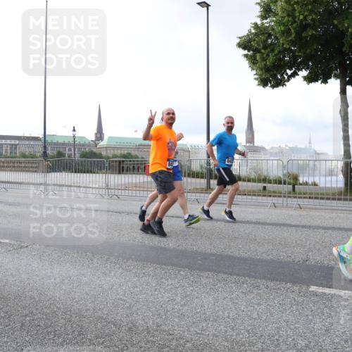 29.06.2025 - hella hamburg halbmarathon Lena Gebhardt http://msf.ph/oto/8408171 29.06.2025 10:04:07 Lombardsbrücke 103, 8420, 1032, 1355, 1367, 2277, 2979, 3488, 4095, 4488, 4587, 5058, 5354, 5363, 5365, 5396, 5613, 5976, 6142, 6706, 6709, 7006, 7017, 7306, 7485, 8177, 8217, 8421, 8422, 8423, 8469, 8484, 8727, 9280, 9526, 9899, 10389, 10756, 11402, 11511, 11582, 11614, 12004, 12005, 12336, 12653, 12998, 13173, 13583, 14340, 14436, 14917, 15520, 15525, 15678, 15859, 16099, 16113, 16621, 17071, 17098, 17437 meine-sportfotos.de