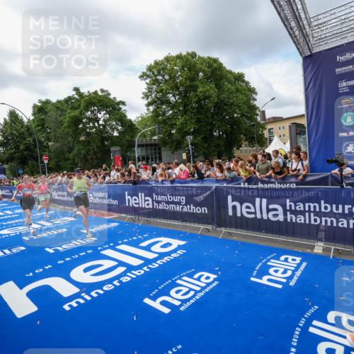 29.06.2025 - hella hamburg halbmarathon Zöllner http://msf.ph/oto/8408174 29.06.2025 10:42:57 Ziel 4823, 5011, 5477, 13398, 14447, 14849, 15297, 15301, 15851, 18559, 18659 meine-sportfotos.de