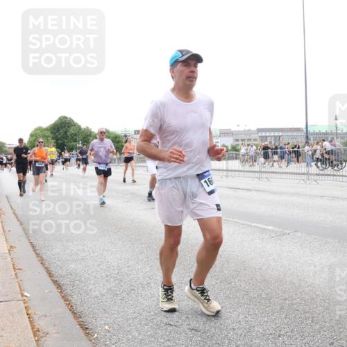 29.06.2025 - hella hamburg halbmarathon Lena Gebhardt http://msf.ph/oto/8408187 29.06.2025 10:50:40 Lombardsbrücke 16, 1129, 1208, 1259, 1828, 1930, 2047, 2200, 2358, 2859, 3184, 3203, 3229, 3647, 3680, 3710, 3805, 3838, 3897, 4168, 4642, 4695, 4771, 4848, 4961, 5119, 5131, 5997, 6178, 6680, 7133, 7141, 7161, 7505, 7677, 7938, 8200, 8299, 8779, 8833, 8834, 8986, 9096, 9168, 9933, 10029, 10286, 10437, 10552, 10614, 10636, 10744, 11426, 11577, 11696, 11716, 12079, 12392, 12393, 13887, 14102, 14144, 14534, 14591, 14940, 15017, 15230, 15416 meine-sportfotos.de