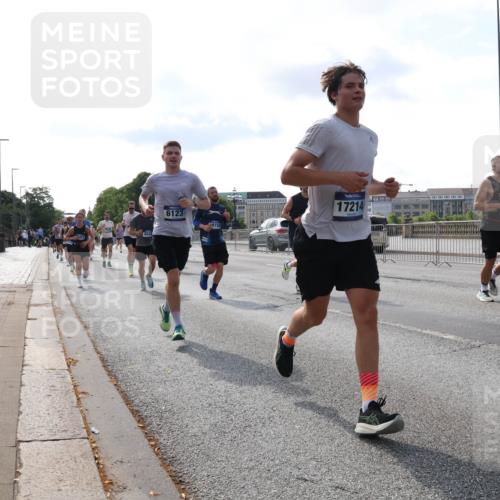 29.06.2025 - hella hamburg halbmarathon Lena Gebhardt http://msf.ph/oto/8408192 29.06.2025 09:49:53 Lombardsbrücke 4521, 6123, 873, 17214, 1343, 1445, 1615, 1675, 1800, 1975, 2324, 2415, 2573, 2750, 2949, 2980, 3136, 3282, 3431, 3530, 4148, 4303, 4318, 4425, 4528, 4766, 5248, 5409, 6095, 6123, 6682, 7035, 7229, 7495, 7796, 8370, 8465, 8629, 8925, 9264, 9265, 9294, 9296, 9686, 9711, 9914, 9979, 10680, 10894, 10930, 11765, 12327, 12554, 12839, 13141, 13457, 13800, 14077, 14204, 14359, 14374, 14560, 14629, 14667, 14688, 14789, 15094 meine-sportfotos.de
