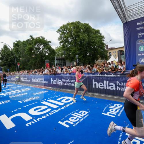 29.06.2025 - hella hamburg halbmarathon Zöllner http://msf.ph/oto/8408202 29.06.2025 10:42:59 Ziel 4823, 5011, 5477, 7035, 8218, 9364, 13398, 14447, 14849, 18559, 18659 meine-sportfotos.de