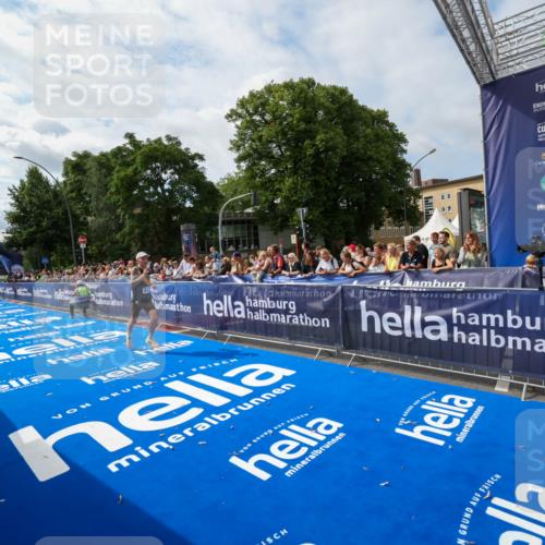 29.06.2025 - hella hamburg halbmarathon Zöllner http://msf.ph/oto/8408206 29.06.2025 10:17:12 Ziel 4116 meine-sportfotos.de
