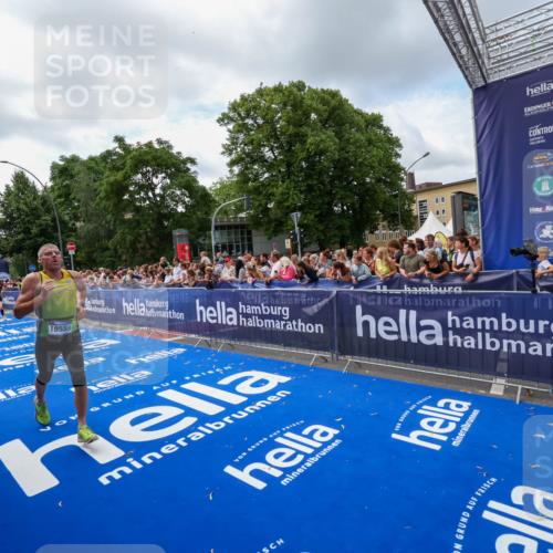 29.06.2025 - hella hamburg halbmarathon Zöllner http://msf.ph/oto/8408221 29.06.2025 10:43:00 Ziel 4823, 5477, 7035, 8218, 9364, 14849, 18559, 18659 meine-sportfotos.de