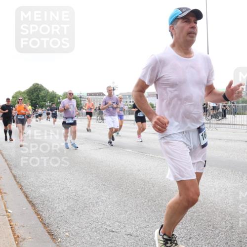 29.06.2025 - hella hamburg halbmarathon Lena Gebhardt http://msf.ph/oto/8408227 29.06.2025 10:50:40 Lombardsbrücke 18067, 20372, 16742, 16, 1129, 1208, 1259, 1828, 1930, 2047, 2200, 2358, 2859, 3184, 3203, 3229, 3647, 3680, 3710, 3805, 3838, 3897, 4168, 4642, 4695, 4771, 4848, 4961, 5119, 5131, 5997, 6178, 6680, 7133, 7141, 7161, 7505, 7677, 7938, 8200, 8299, 8779, 8833, 8834, 8986, 9096, 9168, 9933, 10029, 10286, 10437, 10552, 10614, 10636, 10744, 11426, 11577, 11696, 11716, 12079, 12392, 12393, 13887, 14102, 14144, 14534, 14591, 14940, 15017, 15230, 15416 meine-sportfotos.de