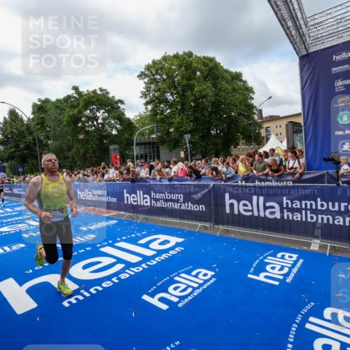 29.06.2025 - hella hamburg halbmarathon Zöllner http://msf.ph/oto/8408228 29.06.2025 10:43:00 Ziel 4823, 5477, 7035, 8218, 9364, 14849, 18559, 18659 meine-sportfotos.de