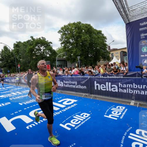 29.06.2025 - hella hamburg halbmarathon Zöllner http://msf.ph/oto/8408241 29.06.2025 10:43:00 Ziel 4823, 5477, 7035, 8218, 9364, 14849, 18559, 18659 meine-sportfotos.de