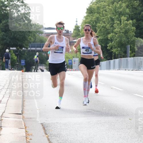 29.06.2025 - hella hamburg halbmarathon Lena Gebhardt http://msf.ph/oto/8408247 29.06.2025 09:37:39 Lombardsbrücke 2673, 45, 31, 45, 50, 12673 meine-sportfotos.de