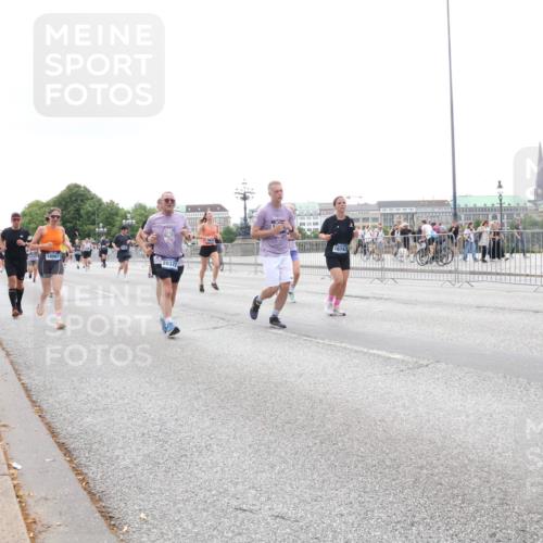 29.06.2025 - hella hamburg halbmarathon Lena Gebhardt http://msf.ph/oto/8408265 29.06.2025 10:50:41 Lombardsbrücke 18067, 20372, 1129, 1208, 1259, 1828, 1930, 2047, 2200, 2358, 2859, 3184, 3203, 3229, 3647, 3680, 3710, 3805, 3838, 3897, 4168, 4642, 4695, 4771, 4848, 4961, 5119, 5131, 6178, 6680, 7133, 7141, 7161, 7505, 7677, 7938, 8200, 8299, 8779, 8833, 8834, 8986, 9096, 9168, 9933, 10029, 10286, 10437, 10552, 10614, 10636, 10744, 11426, 11577, 11696, 11716, 12079, 12392, 12393, 13887, 14102, 14144, 14534, 14591, 14940, 15017, 15230, 15416 meine-sportfotos.de