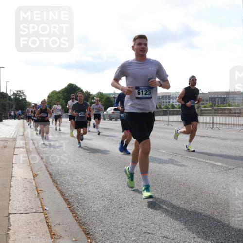 29.06.2025 - hella hamburg halbmarathon Lena Gebhardt http://msf.ph/oto/8408298 29.06.2025 09:49:54 Lombardsbrücke 4528, 6123, 1343, 1445, 1615, 1675, 1800, 1803, 1975, 2324, 2415, 2573, 2750, 2949, 3136, 3282, 3431, 3530, 4148, 4303, 4318, 4425, 4528, 5248, 5409, 6095, 6123, 6682, 6704, 7035, 7229, 7495, 7774, 7796, 8370, 8465, 8629, 8925, 9264, 9265, 9294, 9296, 9686, 9711, 9914, 9979, 10680, 10894, 10930, 11765, 12327, 12554, 12839, 13141, 13457, 13800, 14077, 14204, 14359, 14374, 14560, 14629, 14667, 14688, 14789, 15094 meine-sportfotos.de