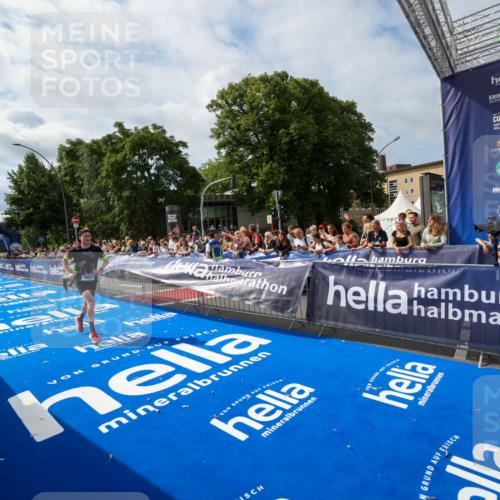 29.06.2025 - hella hamburg halbmarathon Zöllner http://msf.ph/oto/8408328 29.06.2025 10:17:27 Ziel 18694 meine-sportfotos.de