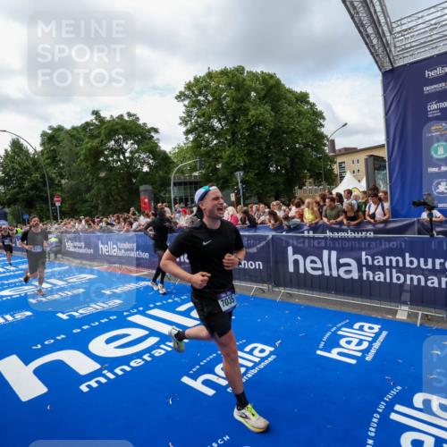 29.06.2025 - hella hamburg halbmarathon Zöllner http://msf.ph/oto/8408332 29.06.2025 10:43:06 Ziel 4229, 6721, 7035, 7451, 8218, 9364, 9833, 10469, 12657, 12723, 12776, 12839, 17177, 19038 meine-sportfotos.de