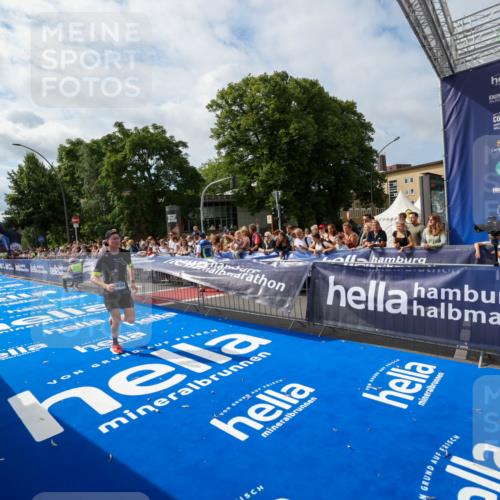 29.06.2025 - hella hamburg halbmarathon Zöllner http://msf.ph/oto/8408343 29.06.2025 10:17:27 Ziel 18694 meine-sportfotos.de