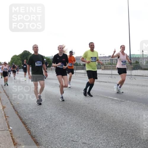 29.06.2025 - hella hamburg halbmarathon Lena Gebhardt http://msf.ph/oto/8408344 29.06.2025 10:04:08 Lombardsbrücke 18111, 9280, 4488, 6142, 5058, 1032, 1355, 1367, 1674, 2277, 2979, 3488, 4095, 4488, 4587, 5058, 5354, 5363, 5365, 5396, 5613, 5976, 6142, 6706, 6709, 7006, 7017, 7306, 7485, 8177, 8217, 8421, 8422, 8423, 8469, 8484, 8727, 9280, 9526, 9899, 10756, 10962, 11402, 11511, 11582, 11614, 12004, 12005, 12336, 12653, 12998, 13173, 13583, 14340, 14436, 14917, 15520, 15525, 15678, 16099, 16113, 16621, 16989, 17071, 17098, 17437 meine-sportfotos.de