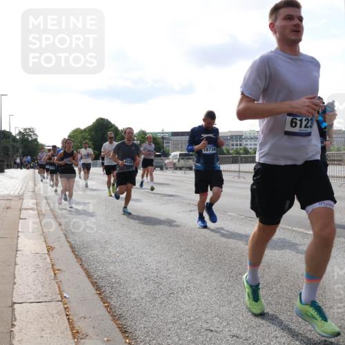 29.06.2025 - hella hamburg halbmarathon Lena Gebhardt http://msf.ph/oto/8408352 29.06.2025 09:49:54 Lombardsbrücke 4528, 18734, 6123, 1343, 1445, 1615, 1675, 1800, 1803, 1975, 2324, 2415, 2573, 2750, 2949, 3136, 3282, 3431, 3530, 4148, 4303, 4318, 4425, 4528, 5248, 5409, 6095, 6123, 6682, 6704, 7035, 7229, 7495, 7774, 7796, 8370, 8465, 8629, 8925, 9264, 9265, 9294, 9296, 9686, 9711, 9914, 9979, 10680, 10894, 10930, 11765, 12327, 12554, 12839, 13141, 13457, 13800, 14077, 14204, 14359, 14374, 14560, 14629, 14667, 14688, 14789, 15094 meine-sportfotos.de