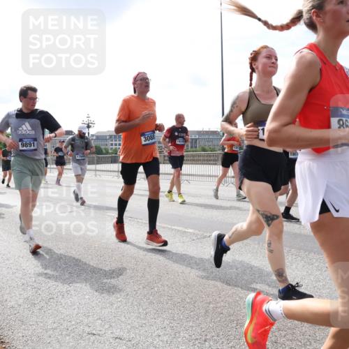 29.06.2025 - hella hamburg halbmarathon Lena Gebhardt http://msf.ph/oto/8408371 29.06.2025 10:16:51 Lombardsbrücke 17, 6941, 9208, 9891, 17845, 3088, 18245, 186, 861, 1117, 1137, 1240, 1244, 1298, 1331, 1348, 1403, 1553, 1602, 1825, 2225, 2347, 2908, 2912, 3030, 3088, 3156, 3176, 3210, 3450, 3484, 3622, 3687, 4478, 5036, 5037, 5929, 5995, 6024, 6328, 6488, 6742, 6941, 6948, 7114, 7115, 7158, 7257, 7345, 7358, 7360, 7376, 7924, 7928, 8263, 8295, 8317, 8513, 8597, 8619, 8645, 8707, 8847, 8857, 8983, 9091, 9208, 9332, 9492, 9664, 9676, 9810, 10076, 10139, 10141, 10232 meine-sportfotos.de