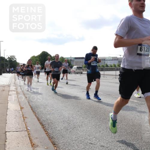 29.06.2025 - hella hamburg halbmarathon Lena Gebhardt http://msf.ph/oto/8408375 29.06.2025 09:49:54 Lombardsbrücke 1345, 4528, 18734, 1119, 6123, 1343, 1445, 1615, 1675, 1800, 1803, 1975, 2324, 2415, 2573, 2750, 2949, 3136, 3282, 3431, 3530, 4148, 4303, 4318, 4425, 4528, 5248, 5409, 6095, 6123, 6682, 6704, 7035, 7229, 7495, 7774, 7796, 8370, 8465, 8629, 8925, 9264, 9265, 9294, 9296, 9686, 9711, 9914, 9979, 10680, 10894, 10930, 11765, 12327, 12554, 12839, 13141, 13457, 13800, 14077, 14204, 14359, 14374, 14560, 14629, 14667, 14688, 14789, 15094 meine-sportfotos.de
