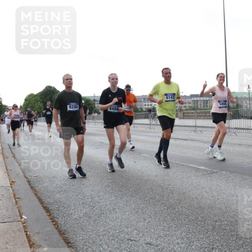 29.06.2025 - hella hamburg halbmarathon Lena Gebhardt http://msf.ph/oto/8408382 29.06.2025 10:04:09 Lombardsbrücke 38116, 9280, 4488, 3488, 6142, 5058, 1032, 1355, 1367, 1674, 2277, 2979, 3488, 4095, 4488, 4587, 5058, 5354, 5363, 5365, 5613, 5976, 6142, 6706, 6709, 7006, 7017, 7306, 7485, 8177, 8217, 8421, 8422, 8423, 8469, 8727, 9280, 9489, 9526, 9899, 10213, 10756, 10962, 11402, 11511, 11582, 11614, 12004, 12005, 12336, 12653, 12998, 13173, 13583, 14340, 14436, 14917, 15520, 15525, 15678, 16099, 16113, 16621, 16989, 17071, 17098, 17437 meine-sportfotos.de