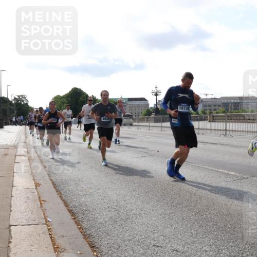 29.06.2025 - hella hamburg halbmarathon Lena Gebhardt http://msf.ph/oto/8408398 29.06.2025 09:49:55 Lombardsbrücke 4528, 457, 18734, 1343, 1445, 1615, 1675, 1800, 1803, 1975, 2324, 2415, 2573, 2750, 2949, 3136, 3282, 3431, 3530, 4148, 4303, 4318, 4425, 4528, 5248, 5409, 6095, 6123, 6682, 6704, 7035, 7229, 7495, 7774, 7796, 8370, 8465, 8629, 8925, 9264, 9265, 9294, 9296, 9686, 9711, 9914, 9979, 10680, 10894, 10930, 11765, 12327, 12540, 12554, 12839, 13141, 13457, 13800, 14077, 14204, 14359, 14374, 14560, 14629, 14688, 14789, 15094 meine-sportfotos.de