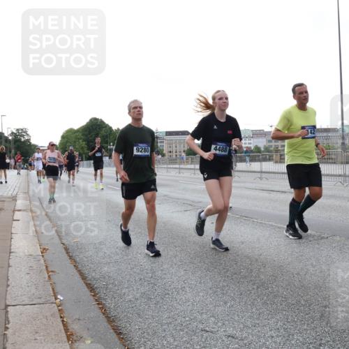 29.06.2025 - hella hamburg halbmarathon Lena Gebhardt http://msf.ph/oto/8408416 29.06.2025 10:04:09 Lombardsbrücke 18111, 9280, 4488, 142, 5058, 1032, 1355, 1367, 1674, 2277, 2979, 3488, 4095, 4488, 4587, 5058, 5354, 5363, 5365, 5613, 5976, 6142, 6706, 6709, 7006, 7017, 7306, 7485, 8177, 8217, 8421, 8422, 8423, 8469, 8727, 9280, 9489, 9526, 9899, 10213, 10756, 10962, 11402, 11511, 11582, 11614, 12004, 12005, 12336, 12653, 12998, 13173, 13583, 14340, 14436, 14917, 15520, 15525, 15678, 16099, 16113, 16621, 16989, 17071, 17098, 17437 meine-sportfotos.de