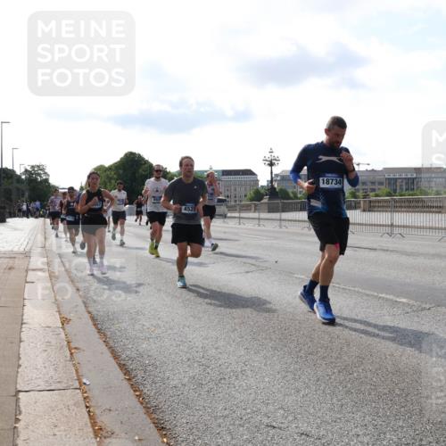 29.06.2025 - hella hamburg halbmarathon Lena Gebhardt http://msf.ph/oto/8408423 29.06.2025 09:49:55 Lombardsbrücke 4528, 18734, 1343, 1445, 1615, 1675, 1800, 1803, 1975, 2324, 2415, 2573, 2750, 2949, 3136, 3282, 3431, 3530, 4148, 4303, 4318, 4425, 4528, 5248, 5409, 6095, 6123, 6682, 6704, 7035, 7229, 7495, 7774, 7796, 8370, 8465, 8629, 8925, 9264, 9265, 9294, 9296, 9686, 9711, 9914, 9979, 10680, 10894, 10930, 11765, 12327, 12540, 12554, 12839, 13141, 13457, 13800, 14077, 14204, 14359, 14374, 14560, 14629, 14688, 14789, 15094 meine-sportfotos.de