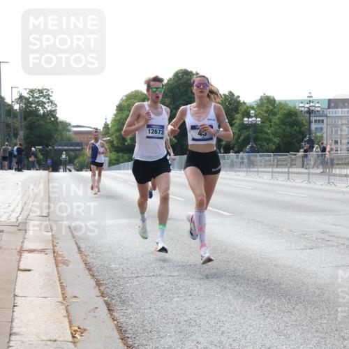 29.06.2025 - hella hamburg halbmarathon Lena Gebhardt http://msf.ph/oto/8408434 29.06.2025 09:37:41 Lombardsbrücke 12673, 31, 45, 50, 3944, 12673 meine-sportfotos.de