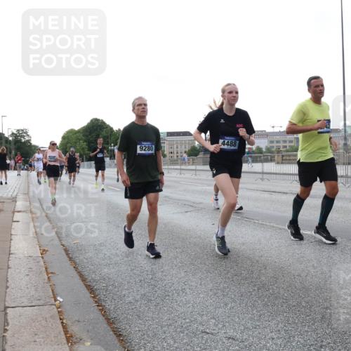 29.06.2025 - hella hamburg halbmarathon Lena Gebhardt http://msf.ph/oto/8408446 29.06.2025 10:04:09 Lombardsbrücke 1811, 9280, 4488, 1032, 1355, 1367, 1674, 2277, 2979, 3488, 4095, 4488, 4587, 5058, 5354, 5363, 5365, 5613, 5976, 6142, 6706, 6709, 7006, 7017, 7306, 7485, 8177, 8217, 8421, 8422, 8423, 8469, 8727, 9280, 9489, 9526, 9899, 10213, 10756, 10962, 11402, 11511, 11582, 11614, 12004, 12005, 12336, 12653, 12998, 13173, 13583, 14340, 14436, 14917, 15520, 15525, 15678, 16099, 16113, 16621, 16989, 17071, 17098, 17437 meine-sportfotos.de