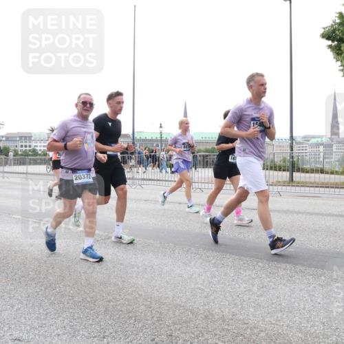 29.06.2025 - hella hamburg halbmarathon Lena Gebhardt http://msf.ph/oto/8408448 29.06.2025 10:50:43 Lombardsbrücke 18067, 20372, 1883, 167, 1546, 1129, 1208, 1259, 1828, 1930, 2047, 2200, 2358, 2859, 3184, 3203, 3229, 3647, 3680, 3710, 3805, 3838, 3897, 4168, 4642, 4695, 4771, 4848, 4961, 5119, 5131, 6178, 6680, 7133, 7141, 7161, 7505, 7677, 7825, 7938, 8200, 8299, 8779, 8833, 8834, 8986, 9096, 9168, 9933, 10029, 10286, 10437, 10552, 10614, 10636, 10744, 11426, 11577, 11696, 12392, 12393, 13887, 14102, 14144, 14534, 14591, 14940, 15017, 15230, 15416 meine-sportfotos.de