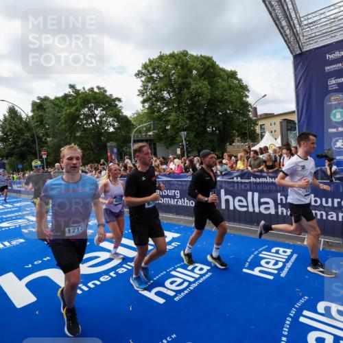 29.06.2025 - hella hamburg halbmarathon Zöllner http://msf.ph/oto/8408461 29.06.2025 10:43:13 Ziel 1675, 4229, 6721, 7026, 7093, 7451, 9833, 10251, 11177, 12153, 12776, 12839, 15255, 15706, 17177, 18304 meine-sportfotos.de