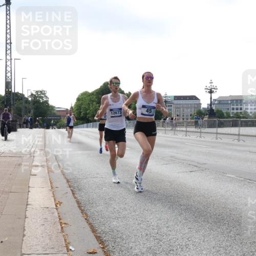 29.06.2025 - hella hamburg halbmarathon Lena Gebhardt http://msf.ph/oto/8408464 29.06.2025 09:37:42 Lombardsbrücke 12673, 45, 31, 45, 50, 3944, 12673 meine-sportfotos.de