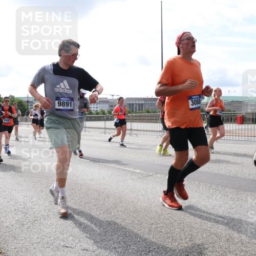 29.06.2025 - hella hamburg halbmarathon Lena Gebhardt http://msf.ph/oto/8408472 29.06.2025 10:16:52 Lombardsbrücke 6941, 3450, 9208, 9891, 7845, 3088, 186, 1117, 1137, 1240, 1244, 1298, 1331, 1348, 1403, 1553, 1602, 1825, 2225, 2347, 2908, 2912, 3030, 3088, 3156, 3176, 3210, 3450, 3484, 3622, 3687, 4478, 5036, 5037, 5929, 5930, 5995, 6024, 6328, 6488, 6742, 6941, 6948, 7114, 7115, 7158, 7257, 7345, 7358, 7360, 7376, 7924, 7928, 8263, 8295, 8317, 8513, 8619, 8707, 8847, 8857, 8983, 9091, 9208, 9332, 9492, 9664, 9676, 9810, 10076, 10232 meine-sportfotos.de