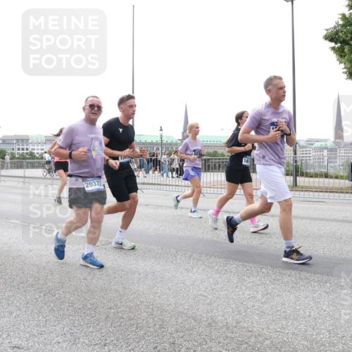29.06.2025 - hella hamburg halbmarathon Lena Gebhardt http://msf.ph/oto/8408480 29.06.2025 10:50:43 Lombardsbrücke 18067, 20372, 1129, 1208, 1259, 1828, 1930, 2047, 2200, 2358, 2859, 3184, 3203, 3229, 3647, 3680, 3710, 3805, 3838, 3897, 4168, 4642, 4695, 4771, 4848, 4961, 5119, 5131, 6178, 6680, 7133, 7141, 7161, 7505, 7677, 7825, 7938, 8200, 8299, 8779, 8833, 8834, 8986, 9096, 9168, 9933, 10029, 10286, 10437, 10552, 10614, 10636, 10744, 11426, 11577, 11696, 12392, 12393, 13887, 14102, 14144, 14534, 14591, 14940, 15017, 15230, 15416 meine-sportfotos.de