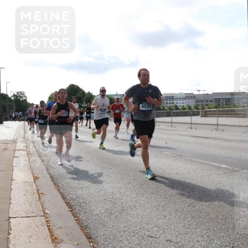 29.06.2025 - hella hamburg halbmarathon Lena Gebhardt http://msf.ph/oto/8408491 29.06.2025 09:49:55 Lombardsbrücke 78529, 8925, 4528, 17125, 1343, 1445, 1615, 1675, 1800, 1803, 1975, 2324, 2415, 2573, 2750, 2949, 3136, 3282, 3431, 3530, 4148, 4303, 4318, 4425, 4528, 5248, 5409, 6095, 6123, 6682, 6704, 7035, 7229, 7495, 7774, 7796, 8370, 8465, 8629, 8925, 9264, 9265, 9294, 9296, 9686, 9711, 9914, 9979, 10680, 10894, 10930, 11765, 12327, 12540, 12554, 12839, 13141, 13457, 13800, 14077, 14204, 14359, 14374, 14560, 14629, 14688, 14789, 15094 meine-sportfotos.de