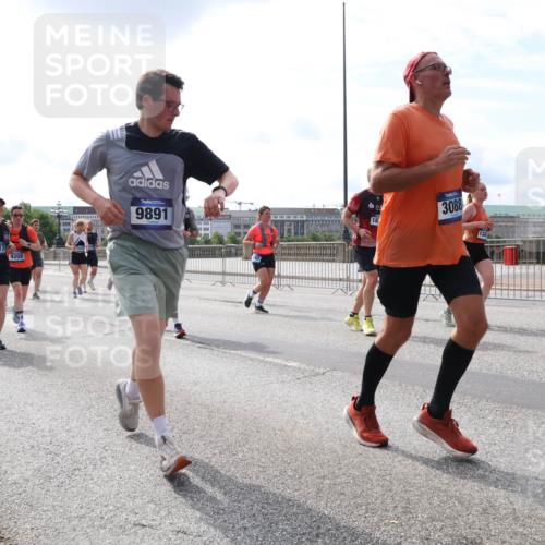 29.06.2025 - hella hamburg halbmarathon Lena Gebhardt http://msf.ph/oto/8408504 29.06.2025 10:16:52 Lombardsbrücke 6941, 417, 9208, 9891, 18, 3088, 186, 1117, 1137, 1240, 1244, 1298, 1331, 1348, 1403, 1553, 1602, 1825, 2225, 2347, 2908, 2912, 3030, 3088, 3156, 3176, 3210, 3450, 3484, 3622, 3687, 4478, 5036, 5037, 5929, 5930, 5995, 6024, 6328, 6488, 6742, 6941, 6948, 7114, 7115, 7158, 7257, 7345, 7358, 7360, 7376, 7924, 7928, 8263, 8295, 8317, 8513, 8619, 8707, 8847, 8857, 8983, 9091, 9208, 9332, 9492, 9664, 9676, 9810, 10076, 10232 meine-sportfotos.de