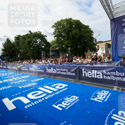 29.06.2025 - hella hamburg halbmarathon Zöllner http://msf.ph/oto/8408531 29.06.2025 10:18:02 Ziel 15166, 19072 meine-sportfotos.de