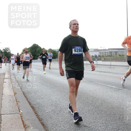 29.06.2025 - hella hamburg halbmarathon Lena Gebhardt http://msf.ph/oto/8408541 29.06.2025 10:04:10 Lombardsbrücke 18111, 8177, 9280, 3488, 1032, 1355, 1367, 1674, 2277, 2979, 3488, 4095, 4488, 4587, 5058, 5354, 5363, 5365, 5613, 5976, 6142, 6706, 6709, 7006, 7017, 7306, 7485, 8177, 8217, 8421, 8422, 8423, 8469, 8727, 9280, 9489, 9526, 9899, 10213, 10756, 10962, 11402, 11511, 11582, 11614, 12004, 12005, 12336, 12653, 12998, 13173, 13583, 14340, 14436, 14917, 15520, 15525, 15678, 16099, 16113, 16621, 16753, 16989, 17071, 17098, 17437 meine-sportfotos.de