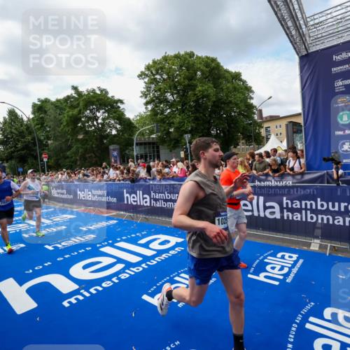 29.06.2025 - hella hamburg halbmarathon Zöllner http://msf.ph/oto/8408558 29.06.2025 10:43:17 Ziel 1675, 7026, 7093, 10099, 10251, 11177, 12153, 15706, 16314, 16997, 18304 meine-sportfotos.de