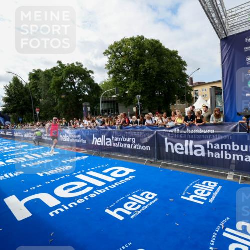29.06.2025 - hella hamburg halbmarathon Zöllner http://msf.ph/oto/8408564 29.06.2025 10:18:07 Ziel 19072 meine-sportfotos.de