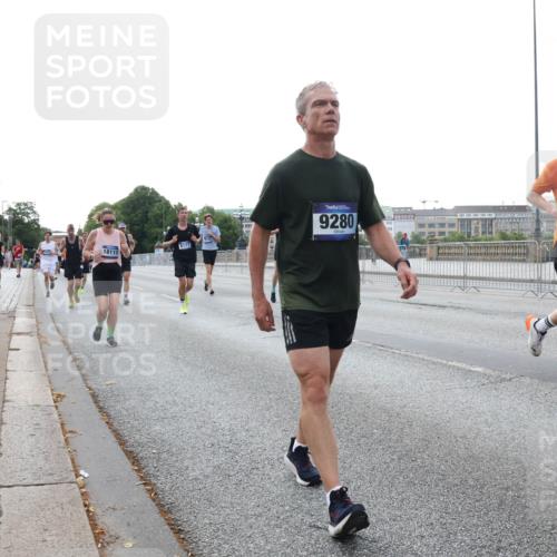 29.06.2025 - hella hamburg halbmarathon Lena Gebhardt http://msf.ph/oto/8408575 29.06.2025 10:04:10 Lombardsbrücke 18111, 8177, 9280, 3488, 1032, 1355, 1367, 1674, 2277, 2979, 3488, 4095, 4488, 4587, 5058, 5354, 5363, 5365, 5613, 5976, 6142, 6706, 6709, 7006, 7017, 7306, 7485, 8177, 8217, 8421, 8422, 8423, 8469, 8727, 9280, 9489, 9526, 9899, 10213, 10756, 10962, 11402, 11511, 11582, 11614, 12004, 12005, 12336, 12653, 12998, 13173, 13583, 14340, 14436, 14917, 15520, 15525, 15678, 16099, 16113, 16621, 16753, 16989, 17071, 17098, 17437 meine-sportfotos.de