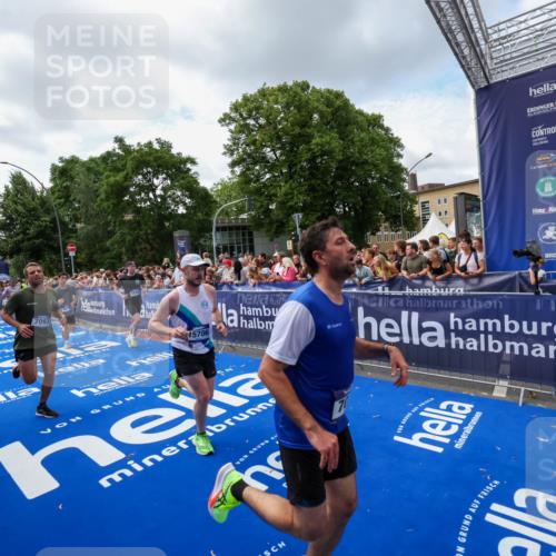 29.06.2025 - hella hamburg halbmarathon Zöllner http://msf.ph/oto/8408577 29.06.2025 10:43:19 Ziel 1675, 3109, 3124, 3146, 7026, 7093, 10099, 15706, 16314, 16997, 18304 meine-sportfotos.de