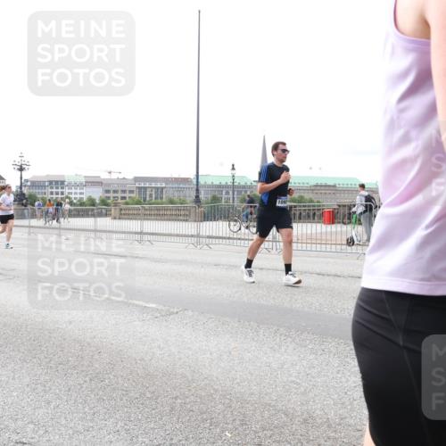 29.06.2025 - hella hamburg halbmarathon Lena Gebhardt http://msf.ph/oto/8408581 29.06.2025 10:24:49 Lombardsbrücke 1090, 1064, 1352, 1395, 1740, 2000, 2108, 2249, 2280, 2477, 2944, 3053, 3099, 3113, 3132, 3421, 3786, 4008, 4010, 4111, 4162, 4221, 4444, 4464, 5126, 5138, 5829, 5830, 6261, 6478, 6570, 7778, 7975, 9573, 10907, 11400, 11651, 11816, 11817, 12070, 12303, 13111, 13113, 13380, 13573, 13638, 14143, 14649, 14898, 15124, 15153, 15942, 15975, 17185, 17535, 17954, 18194, 18198 meine-sportfotos.de
