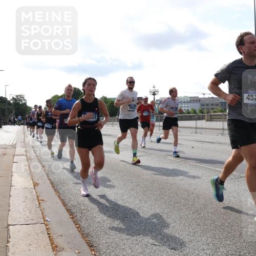 29.06.2025 - hella hamburg halbmarathon Lena Gebhardt http://msf.ph/oto/8408598 29.06.2025 09:49:56 Lombardsbrücke 18529, 8925, 17125, 12327, 4528, 1343, 1445, 1615, 1675, 1800, 1803, 1975, 2324, 2415, 2573, 2750, 2949, 3136, 3282, 3431, 3530, 4148, 4303, 4318, 4425, 4528, 5248, 5409, 6095, 6123, 6682, 6704, 7035, 7229, 7495, 7774, 7796, 8370, 8465, 8629, 8925, 9264, 9265, 9294, 9296, 9686, 9711, 9914, 9979, 10680, 10894, 10930, 11765, 12327, 12540, 12554, 12839, 13141, 13457, 13800, 14077, 14204, 14359, 14374, 14560, 14629, 14688, 14789, 15094 meine-sportfotos.de