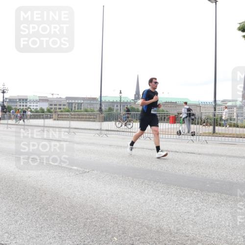29.06.2025 - hella hamburg halbmarathon Lena Gebhardt http://msf.ph/oto/8408605 29.06.2025 10:24:49 Lombardsbrücke 1064, 1352, 1395, 1740, 2000, 2108, 2249, 2280, 2477, 2944, 3053, 3099, 3113, 3132, 3421, 3786, 4008, 4010, 4111, 4162, 4221, 4444, 4464, 5126, 5138, 5829, 5830, 6261, 6478, 6570, 7778, 7975, 9573, 10907, 11400, 11651, 11816, 11817, 12070, 12303, 13111, 13113, 13380, 13573, 13638, 14143, 14649, 14898, 15124, 15153, 15942, 15975, 17185, 17535, 17954, 18194, 18198 meine-sportfotos.de