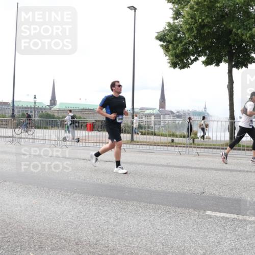 29.06.2025 - hella hamburg halbmarathon Lena Gebhardt http://msf.ph/oto/8408624 29.06.2025 10:24:49 Lombardsbrücke 1090, 1064, 1352, 1395, 1740, 2000, 2108, 2249, 2280, 2477, 2944, 3053, 3099, 3113, 3132, 3421, 3786, 4008, 4010, 4111, 4162, 4221, 4444, 4464, 5126, 5138, 5829, 5830, 6261, 6478, 6570, 7778, 7975, 9573, 10907, 11400, 11651, 11816, 11817, 12070, 12303, 13111, 13113, 13380, 13573, 13638, 14143, 14649, 14898, 15124, 15153, 15942, 15975, 17185, 17535, 17954, 18194, 18198 meine-sportfotos.de
