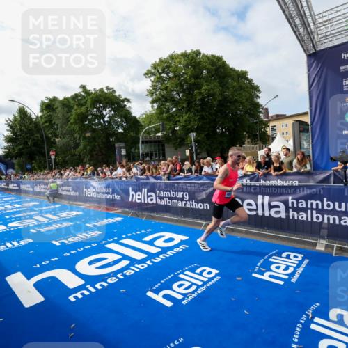 29.06.2025 - hella hamburg halbmarathon Zöllner http://msf.ph/oto/8408634 29.06.2025 10:18:08 Ziel 17786, 19072 meine-sportfotos.de