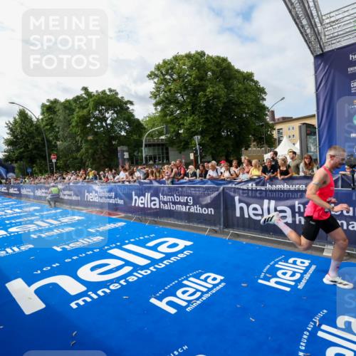 29.06.2025 - hella hamburg halbmarathon Zöllner http://msf.ph/oto/8408644 29.06.2025 10:18:08 Ziel 17786, 19072 meine-sportfotos.de