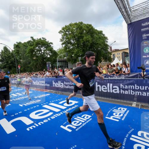 29.06.2025 - hella hamburg halbmarathon Zöllner http://msf.ph/oto/8408712 29.06.2025 10:43:25 Ziel 2653, 3109, 3124, 3146, 5506, 8664, 10099, 10237, 13348, 15921, 16720, 16997, 17391, 18274, 18942, 18987, 19009, 19051 meine-sportfotos.de