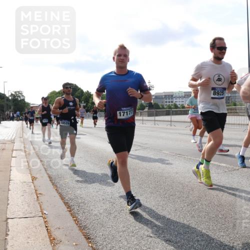29.06.2025 - hella hamburg halbmarathon Lena Gebhardt http://msf.ph/oto/8408746 29.06.2025 09:49:57 Lombardsbrücke 17177, 8925, 18173, 18529, 637, 1343, 1445, 1615, 1675, 1800, 1803, 1975, 2324, 2415, 2573, 2750, 2949, 3136, 3282, 3332, 3431, 3530, 4303, 4318, 4425, 4528, 5248, 5409, 6095, 6123, 6682, 6704, 7035, 7229, 7495, 7774, 7796, 8370, 8465, 8629, 8925, 9264, 9265, 9294, 9296, 9302, 9686, 9711, 9914, 9979, 10680, 10894, 10930, 11765, 12327, 12540, 12554, 12839, 12895, 13141, 13457, 13800, 14077, 14204, 14359, 14374, 14560, 14629, 14688, 14789, 15094 meine-sportfotos.de